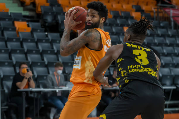 他不仅在社 他不仅在社