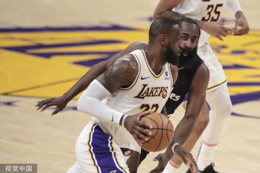 他被要求更 他被要求更