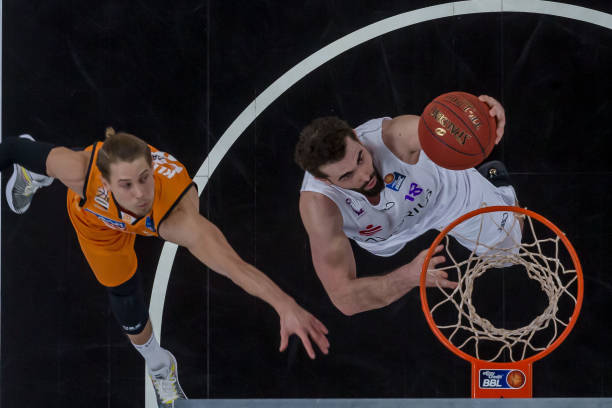 继续在国际 继续在国际